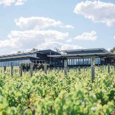 บัลโกว์นี เอสเตท ไวน์ยาร์ด รีสอร์ตแอนด์สปา Hotel ยาร์ราเกลน ภายนอก รูปภาพ The winery at the Charlesworth Estate