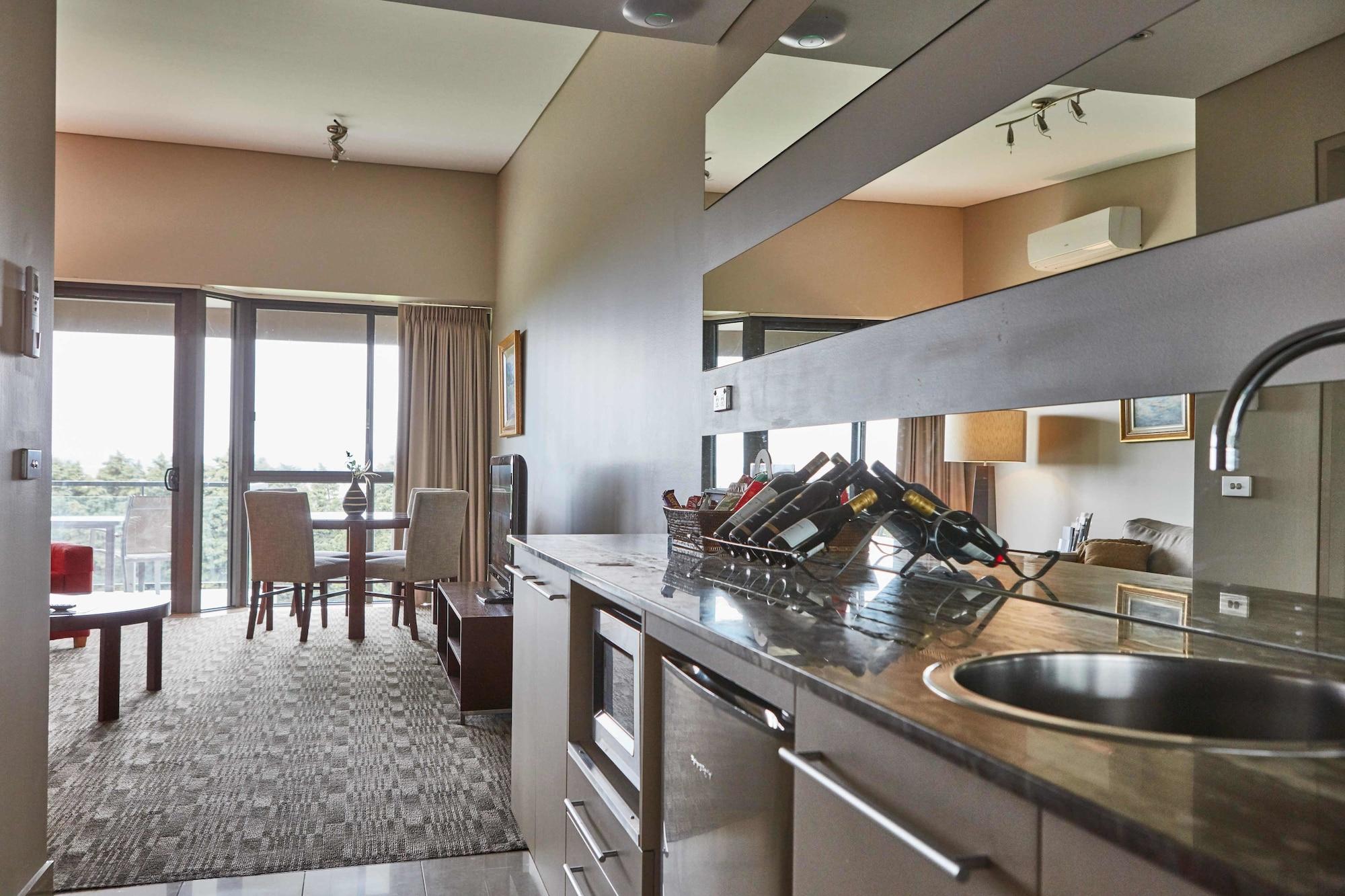บัลโกว์นี เอสเตท ไวน์ยาร์ด รีสอร์ตแอนด์สปา Hotel ยาร์ราเกลน ภายนอก รูปภาพ A kitchen in a typical apartment