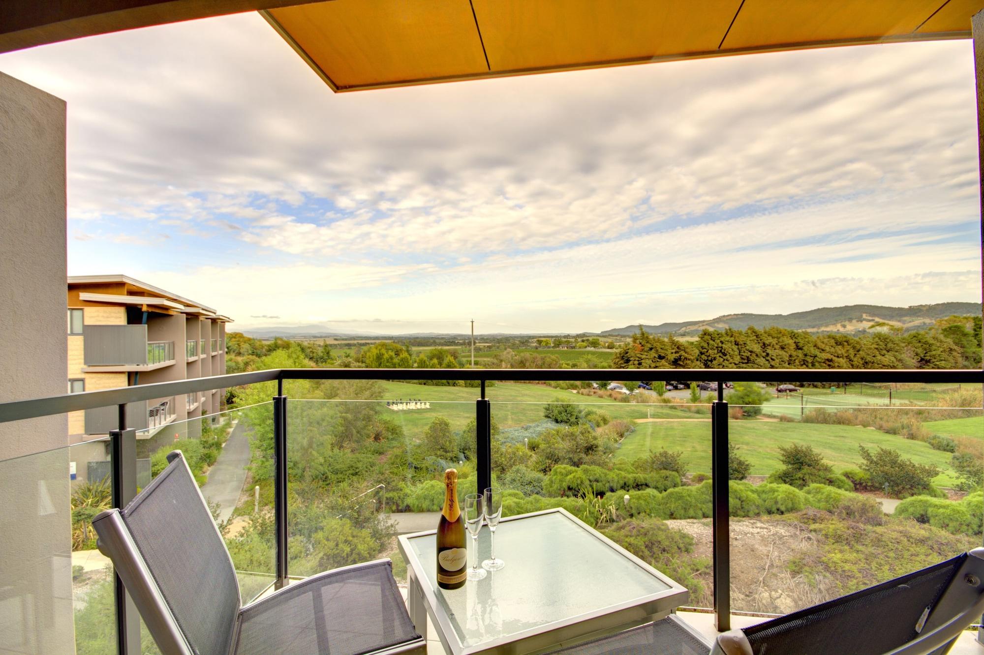 บัลโกว์นี เอสเตท ไวน์ยาร์ด รีสอร์ตแอนด์สปา Hotel ยาร์ราเกลน ภายนอก รูปภาพ A view from a balcony