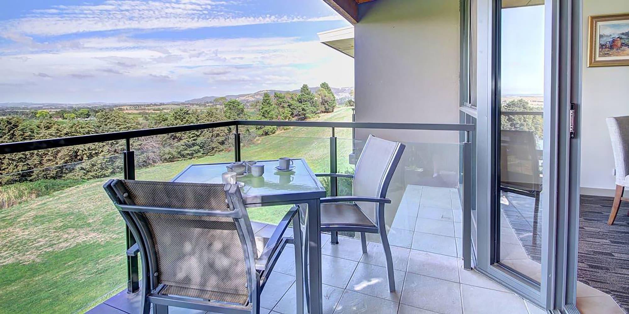 บัลโกว์นี เอสเตท ไวน์ยาร์ด รีสอร์ตแอนด์สปา Hotel ยาร์ราเกลน ภายนอก รูปภาพ A balcony