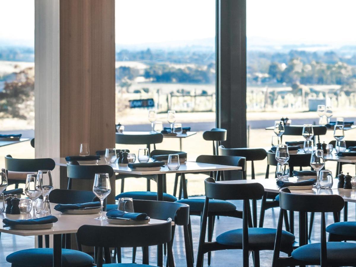 บัลโกว์นี เอสเตท ไวน์ยาร์ด รีสอร์ตแอนด์สปา Hotel ยาร์ราเกลน ภายนอก รูปภาพ The restaurant at the Adelaide Oval