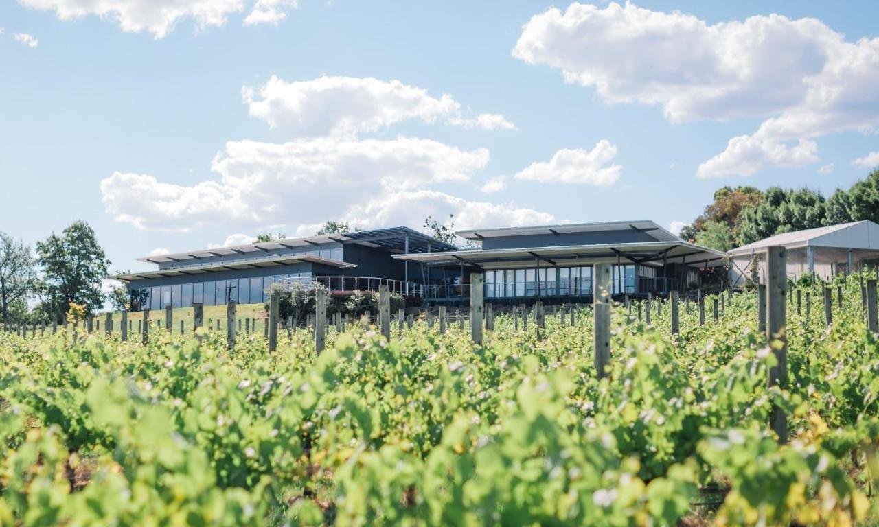 บัลโกว์นี เอสเตท ไวน์ยาร์ด รีสอร์ตแอนด์สปา Hotel ยาร์ราเกลน ภายนอก รูปภาพ The winery at the Charlesworth Estate