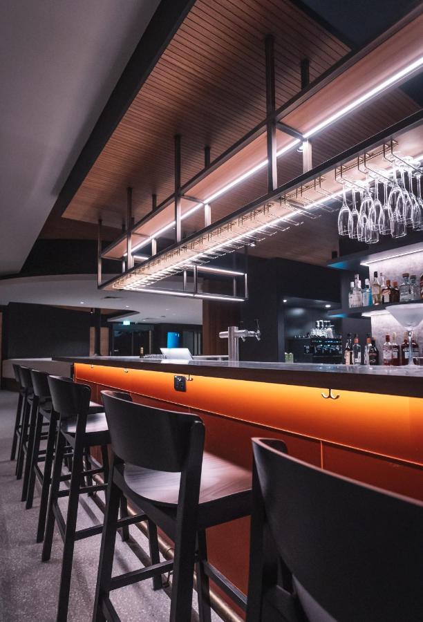 บัลโกว์นี เอสเตท ไวน์ยาร์ด รีสอร์ตแอนด์สปา Hotel ยาร์ราเกลน ภายนอก รูปภาพ The bar at the new terminal
