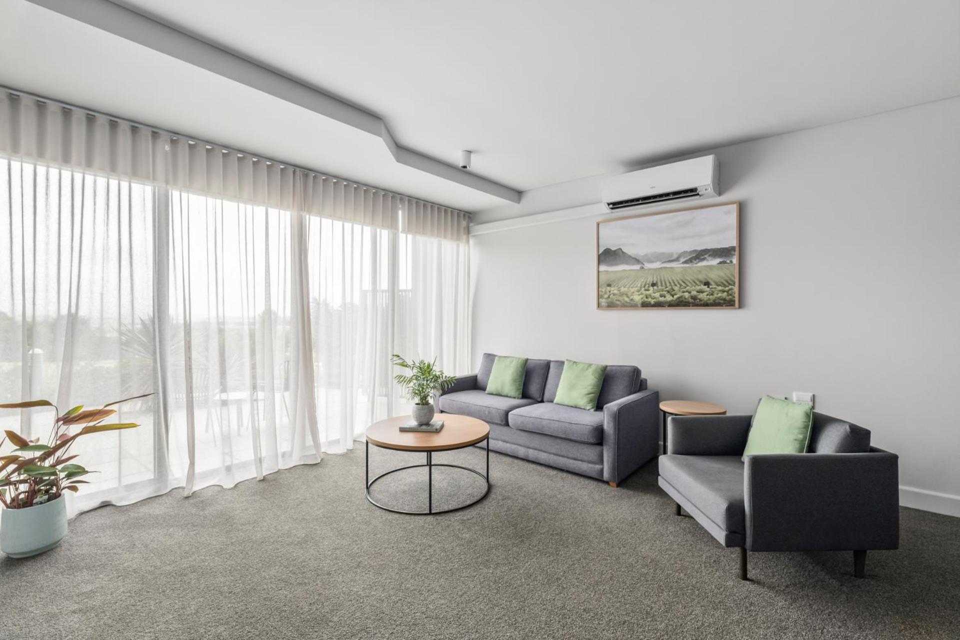 บัลโกว์นี เอสเตท ไวน์ยาร์ด รีสอร์ตแอนด์สปา Hotel ยาร์ราเกลน ภายนอก รูปภาพ A living room with a split-type air conditioner