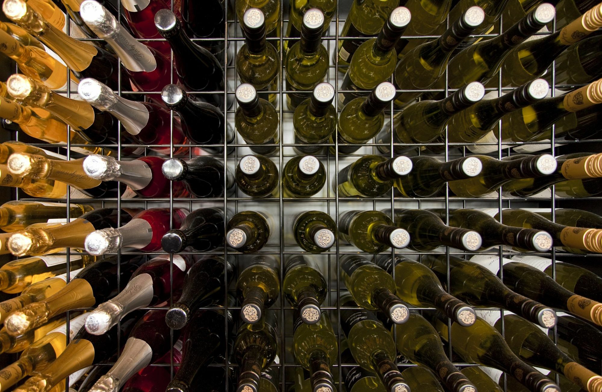 บัลโกว์นี เอสเตท ไวน์ยาร์ด รีสอร์ตแอนด์สปา Hotel ยาร์ราเกลน ภายนอก รูปภาพ Wine bottles in a wine rack
